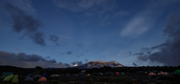 Obóz Shira w drodze na Kilimandżaro – nocleg pod namiotem
